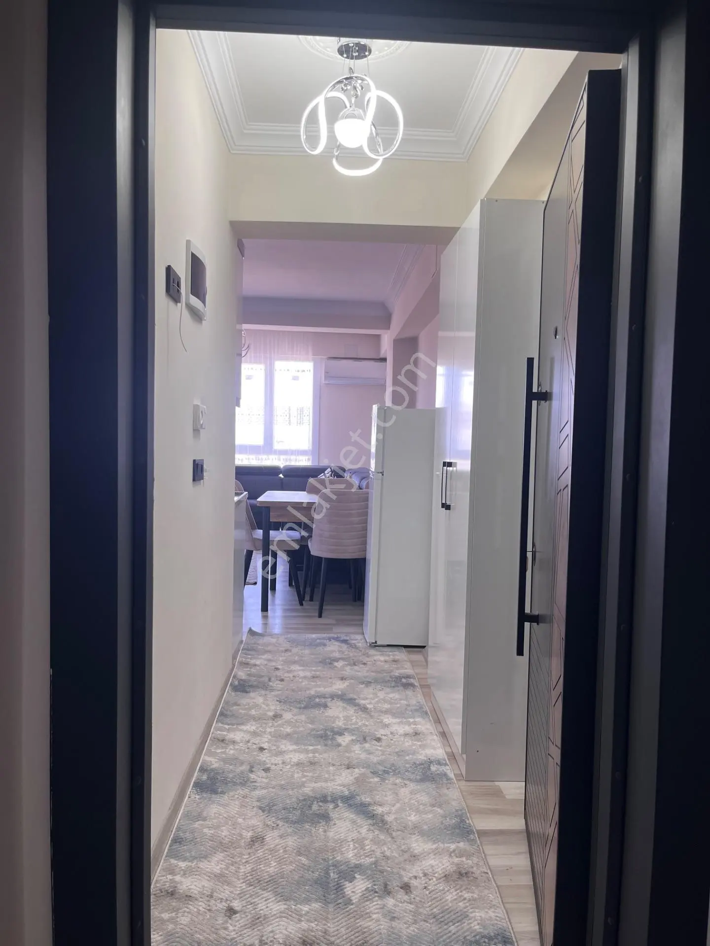 Alaşehir'De Satılık Eşyalı 1+1 Modern Daire