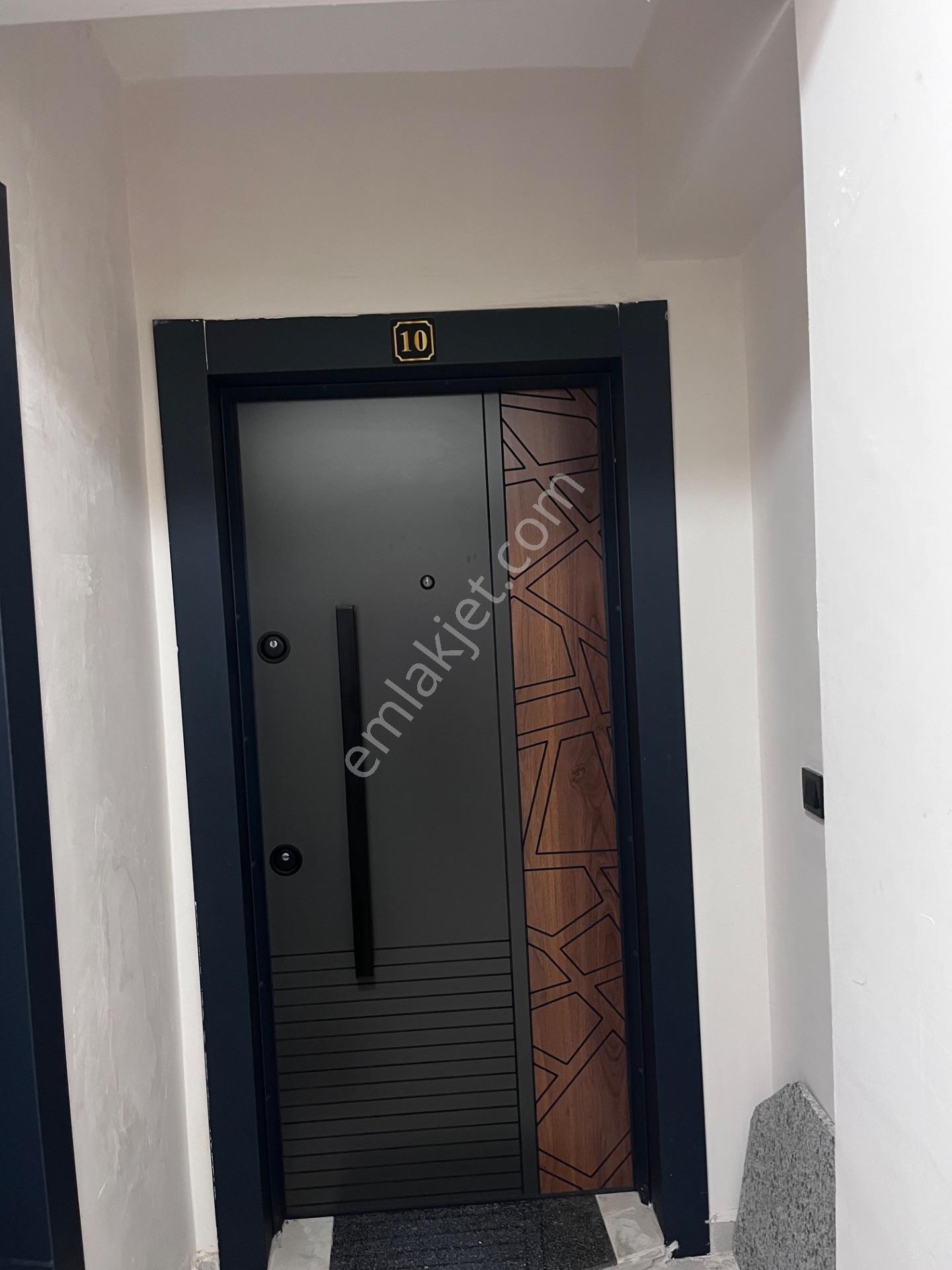 Alaşehir'de Satılık Eşyalı 1+1 Modern Daire — fotoğraf 3