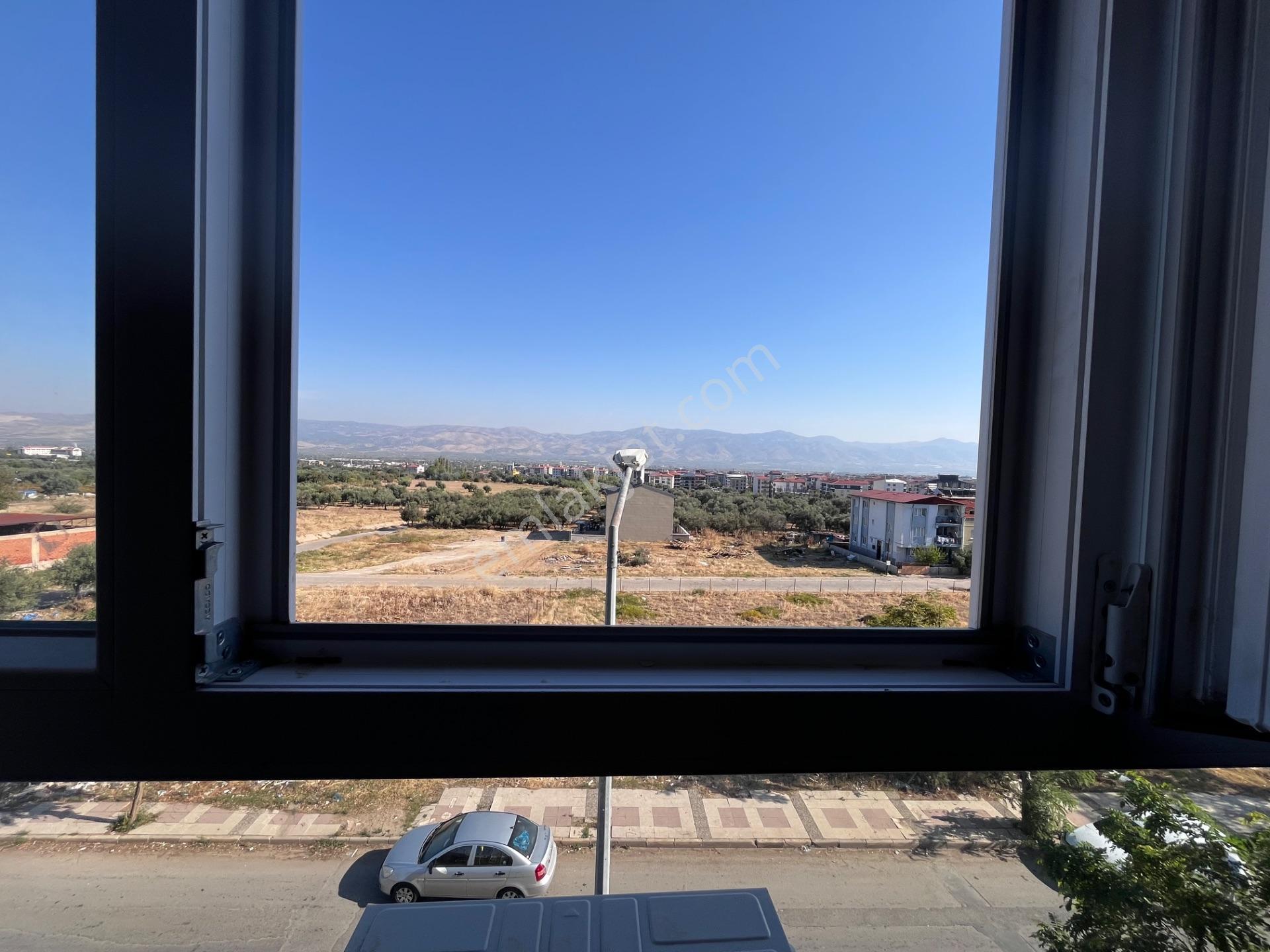 Alaşehir'de Satılık Eşyalı 1+1 Modern Daire — fotoğraf 5