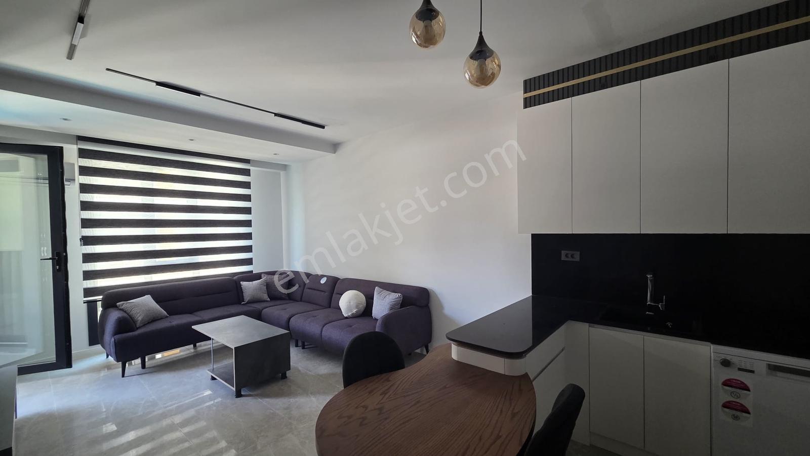 C21 Loft'Tan Servergazi'De Havuzlu Sitede Eşyalı Satılık 2+1