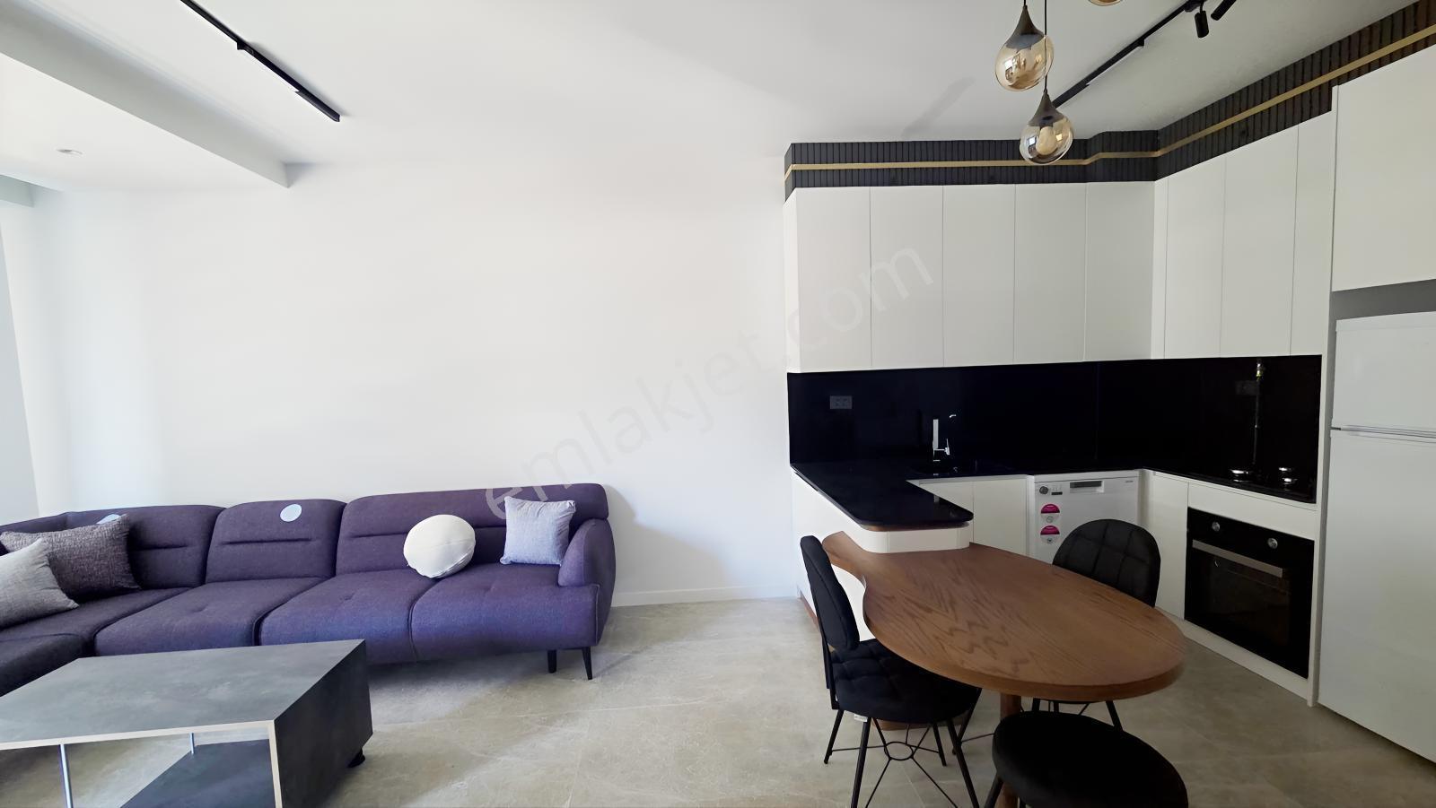 C21 Loft'tan Servergazi'de Havuzlu Sitede Eşyalı Satılık 2+1 — fotoğraf 2