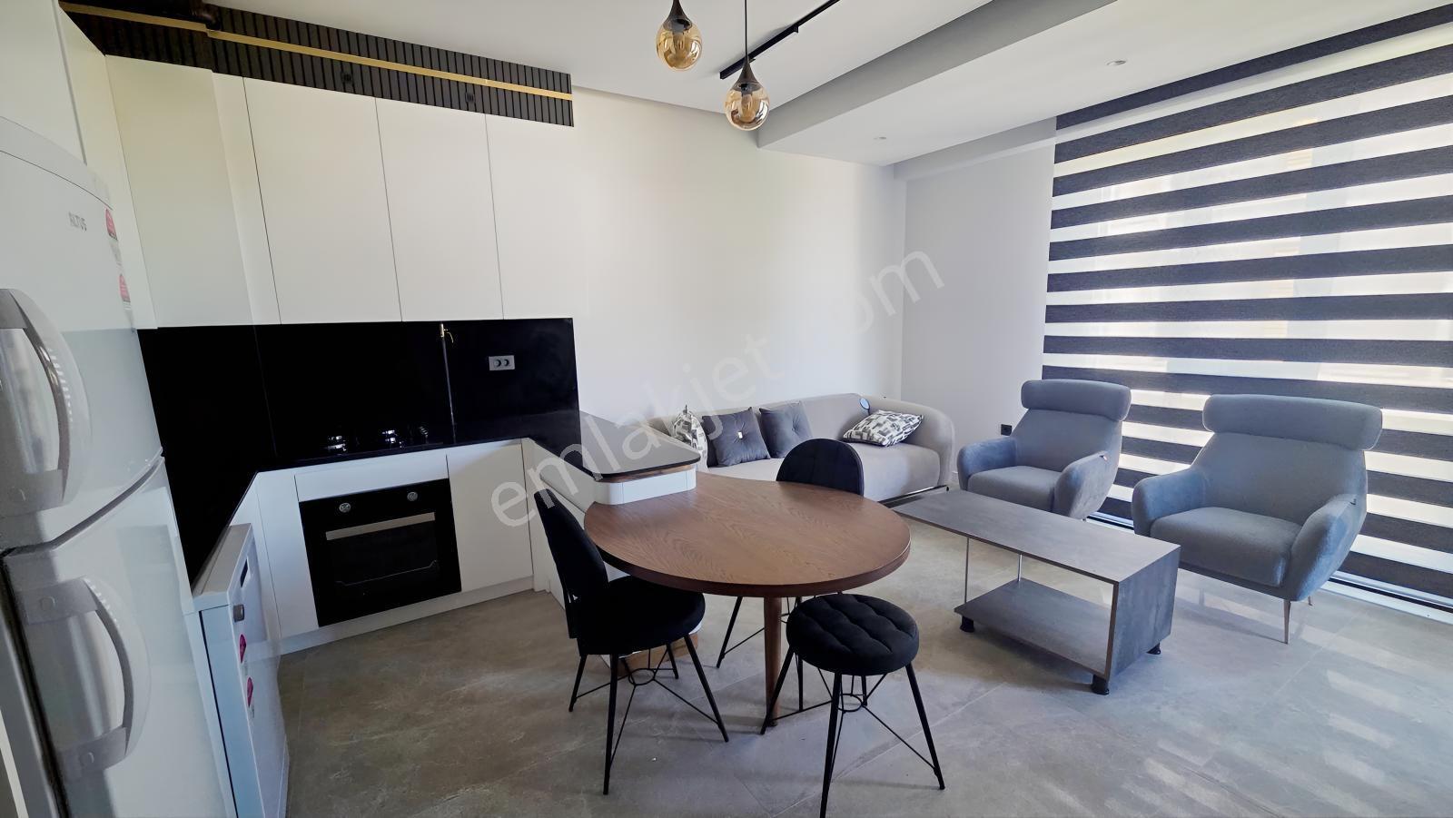 C21 Loft'tan Servergazi'de Havuzlu Sitede Eşyalı Satılık 2+1 — fotoğraf 5
