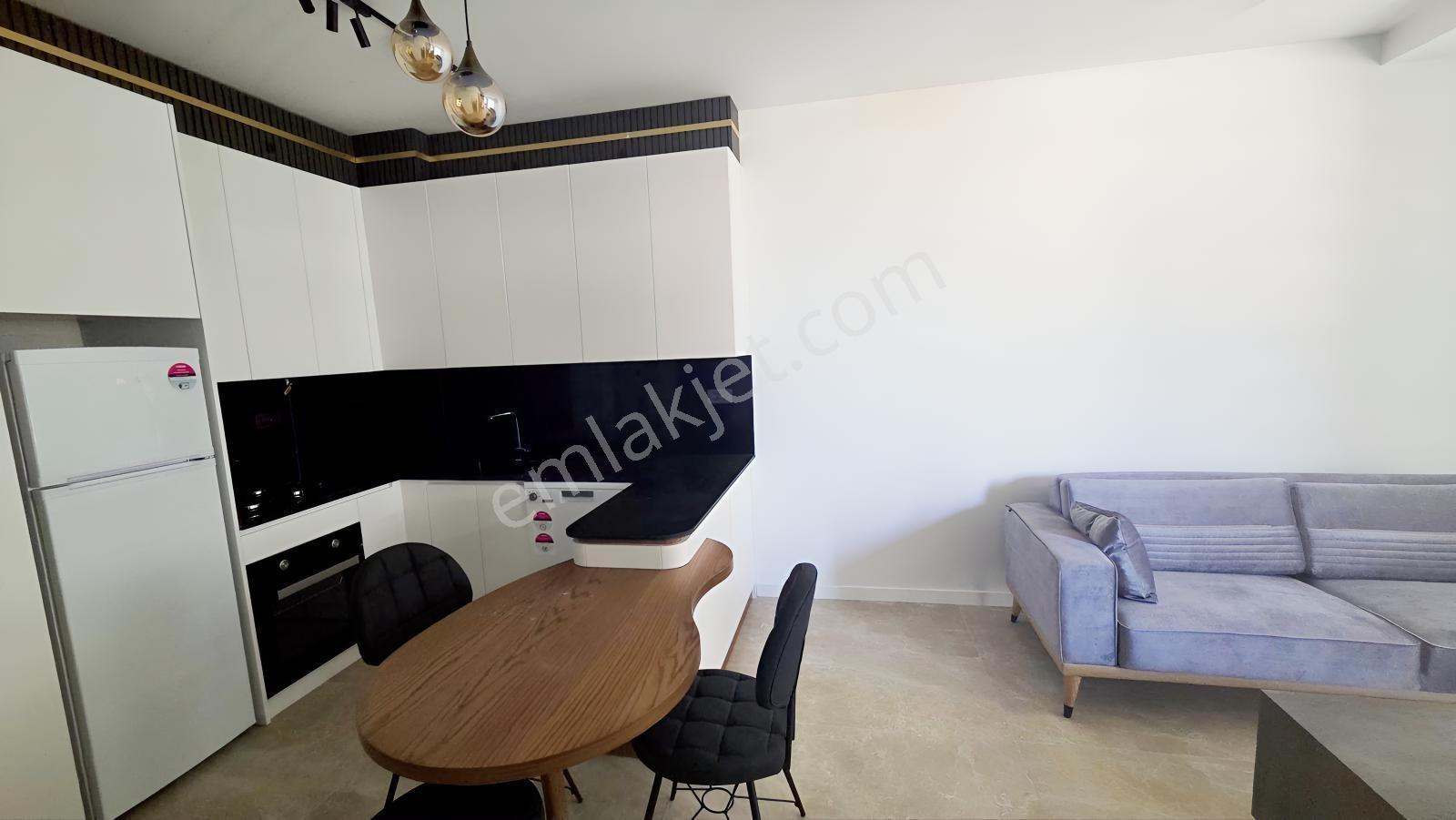C21 Loft'tan Servergazi'de Havuzlu Sitede Eşyalı Satılık 2+1 — fotoğraf 6