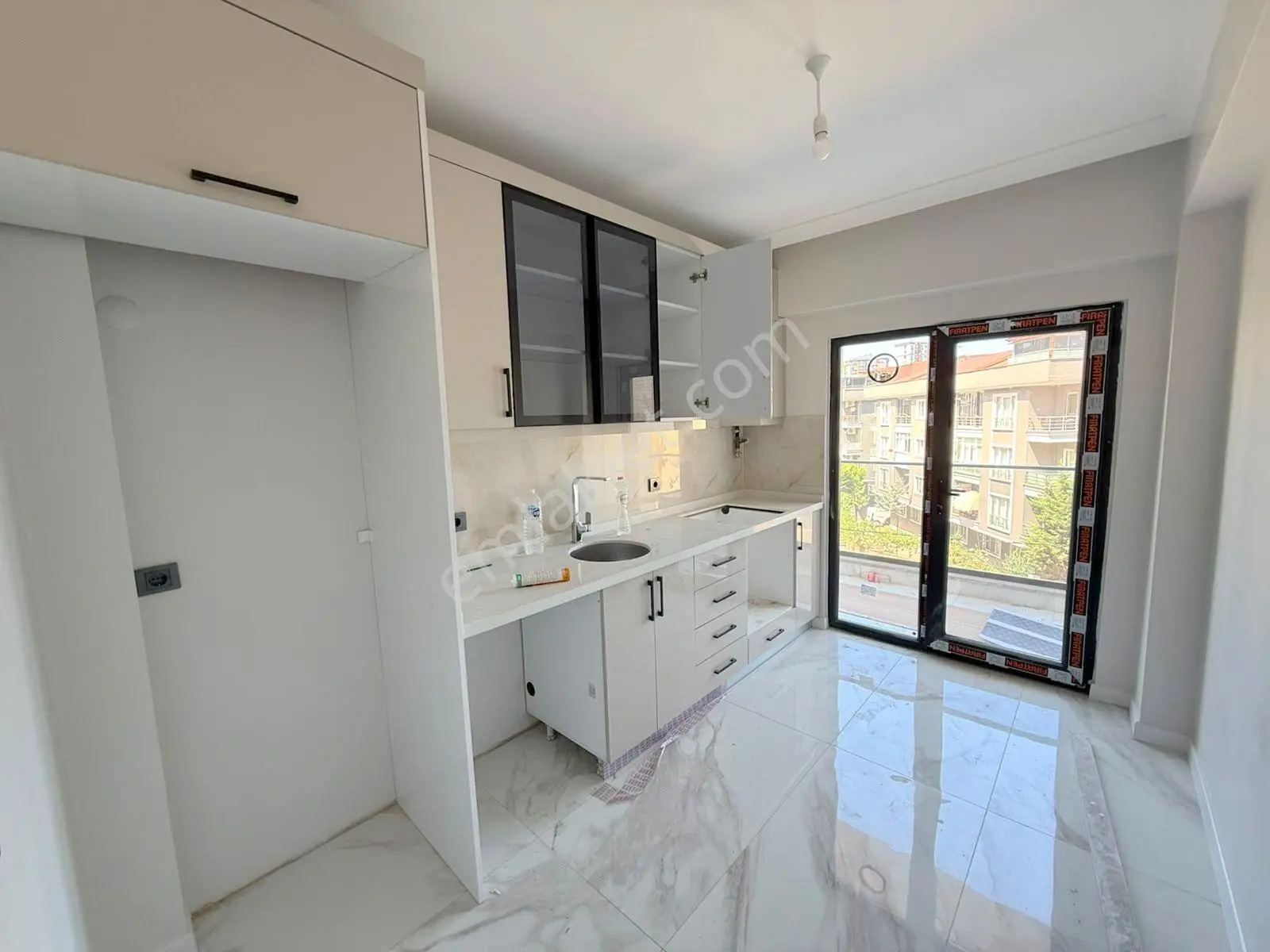 Mertcan'dan Yayalar Mah. Caddeye 1dk Balkonlu Sıfır 3+1 Daire — fotoğraf 4