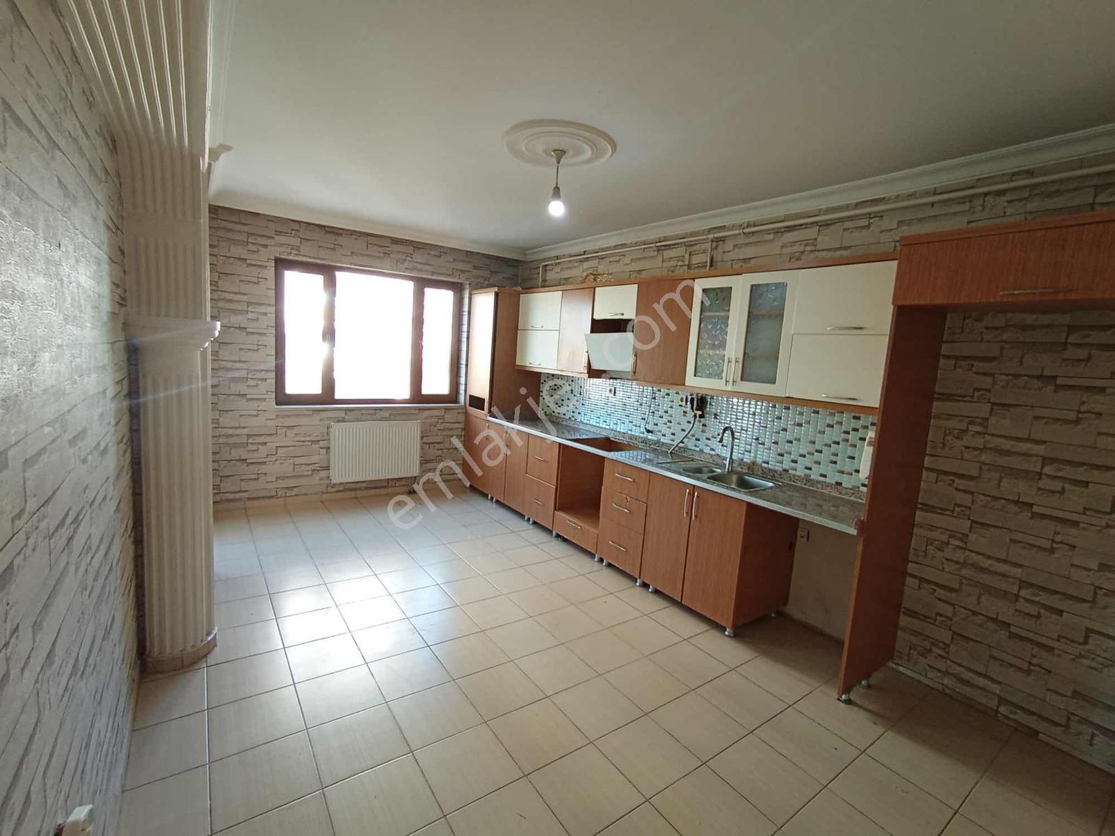 Bağcılar Bölgesi Aramtigran Bulvarı Cıvarı 4+1 Satılık Daire