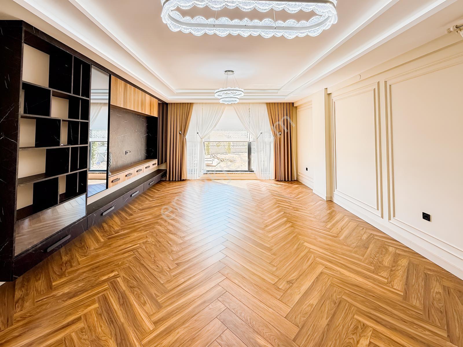 Hacılar Site İçinde 4+1 Villa 750 M2 Arsa 500 M2 Bahçeli