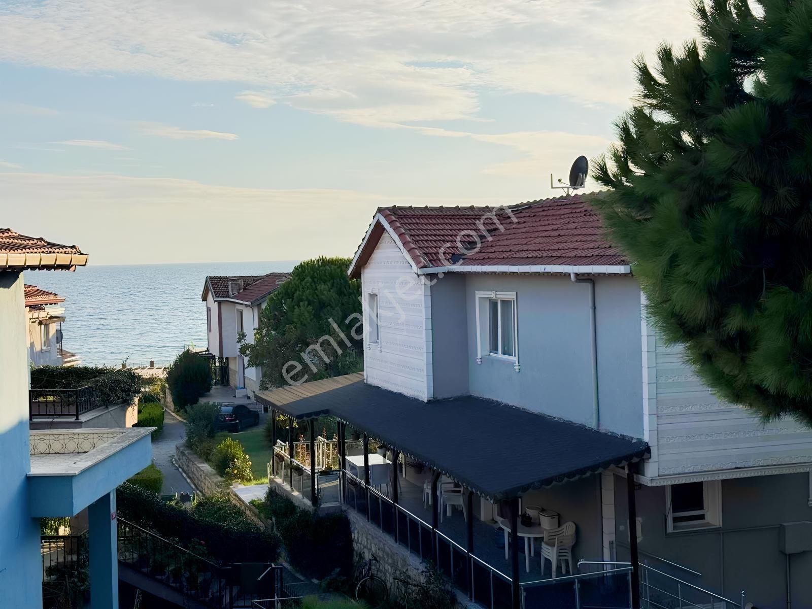 Beylikdüzü Sahil Mahallesi Denize Sıfır 6+1 Satılık Villa