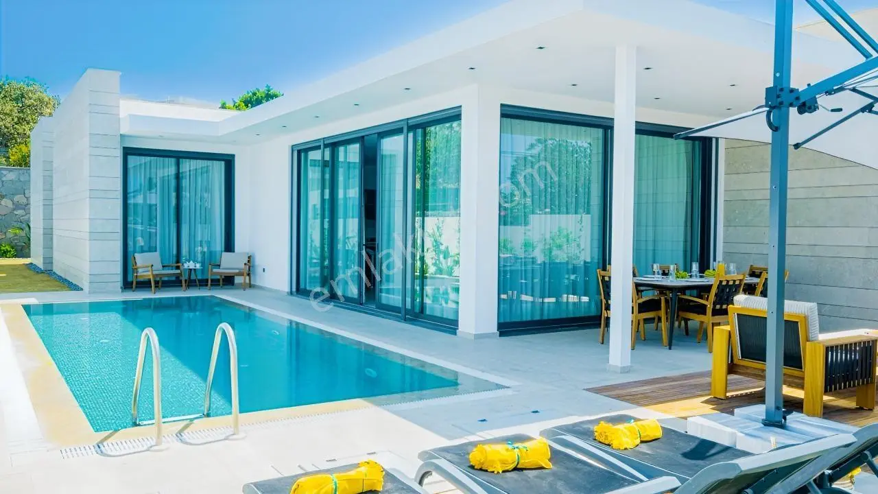 Yalıkavak'ta 550 M2 Arsa İçerisinde 3+1 Tek Katlı Lüx Villa ! — fotoğraf 2