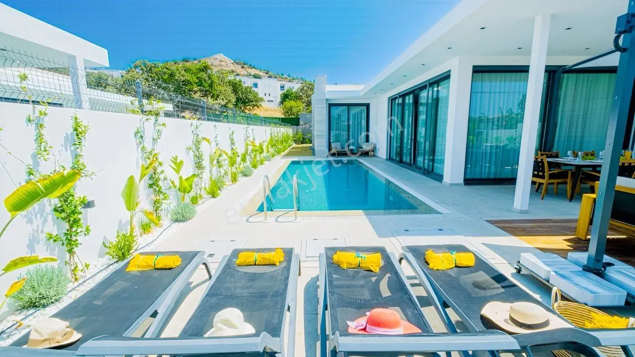 Yalıkavak'ta 550 M2 Arsa İçerisinde 3+1 Tek Katlı Lüx Villa ! — fotoğraf 3