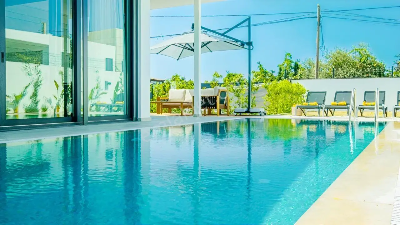Yalıkavak'ta 550 M2 Arsa İçerisinde 3+1 Tek Katlı Lüx Villa ! — fotoğraf 4