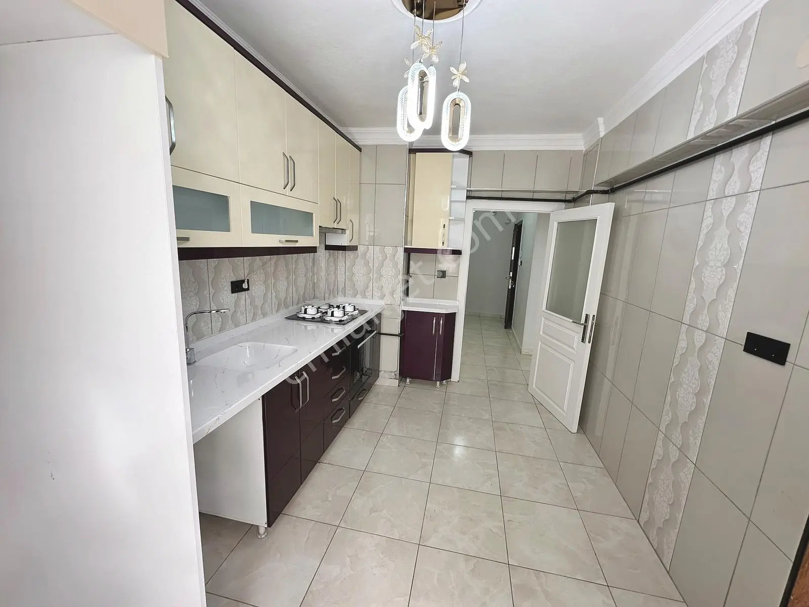 Tuzluçayır Göbek Yakını Ara Katta Full Yapılı 3+1 Satılık Daire — fotoğraf 4