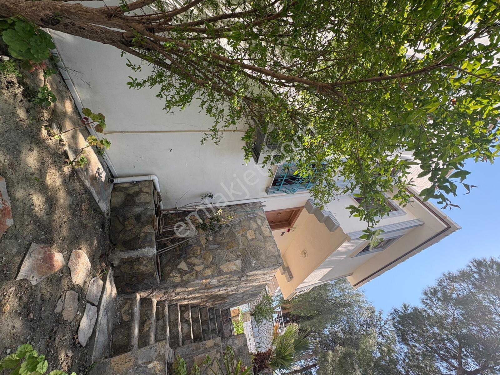 Kuşadası'nda Denize Yürüme Mesafesinde Satılık 4+1 Villa — fotoğraf 11