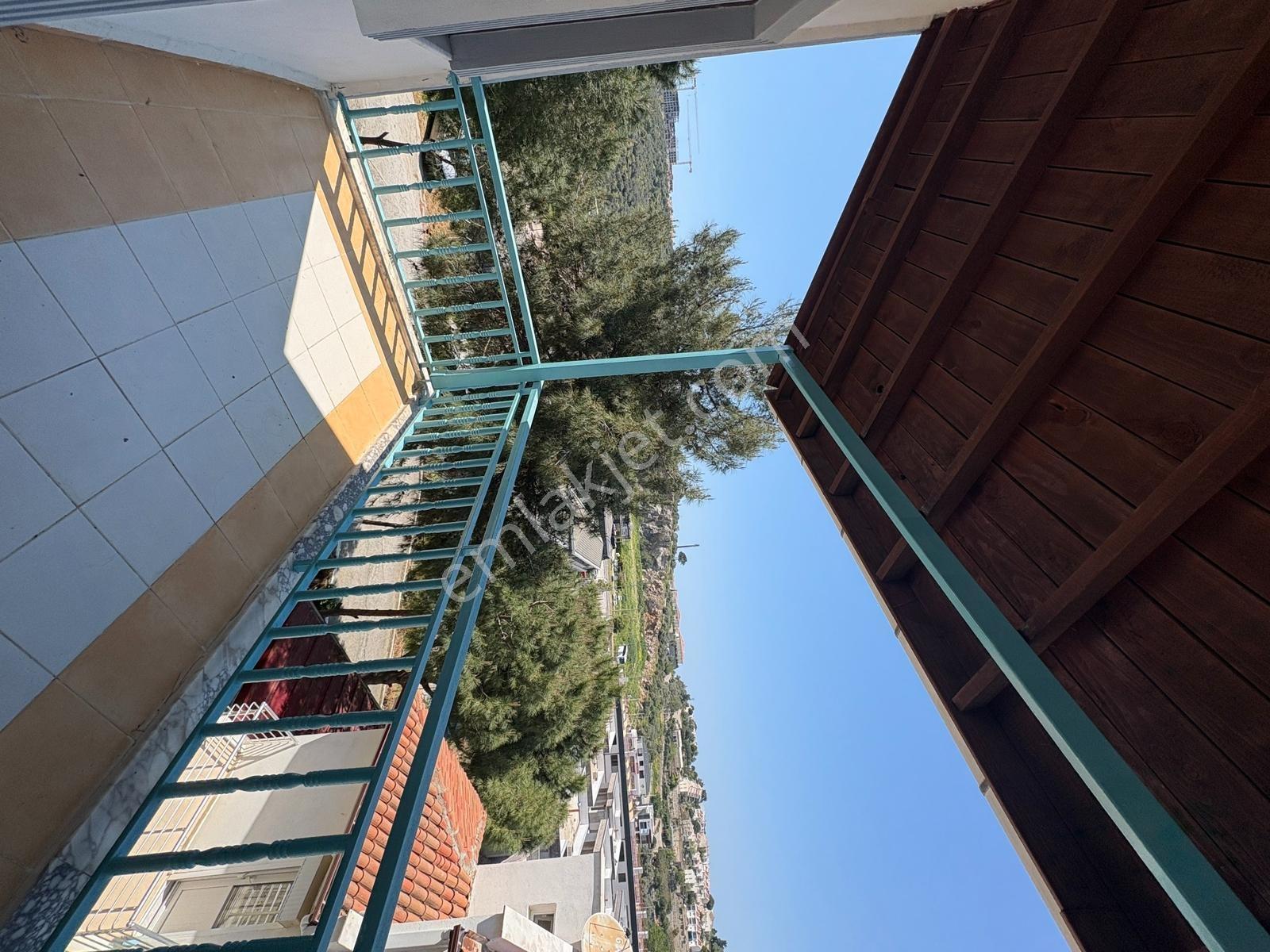 Kuşadası'nda Denize Yürüme Mesafesinde Satılık 4+1 Villa — fotoğraf 14
