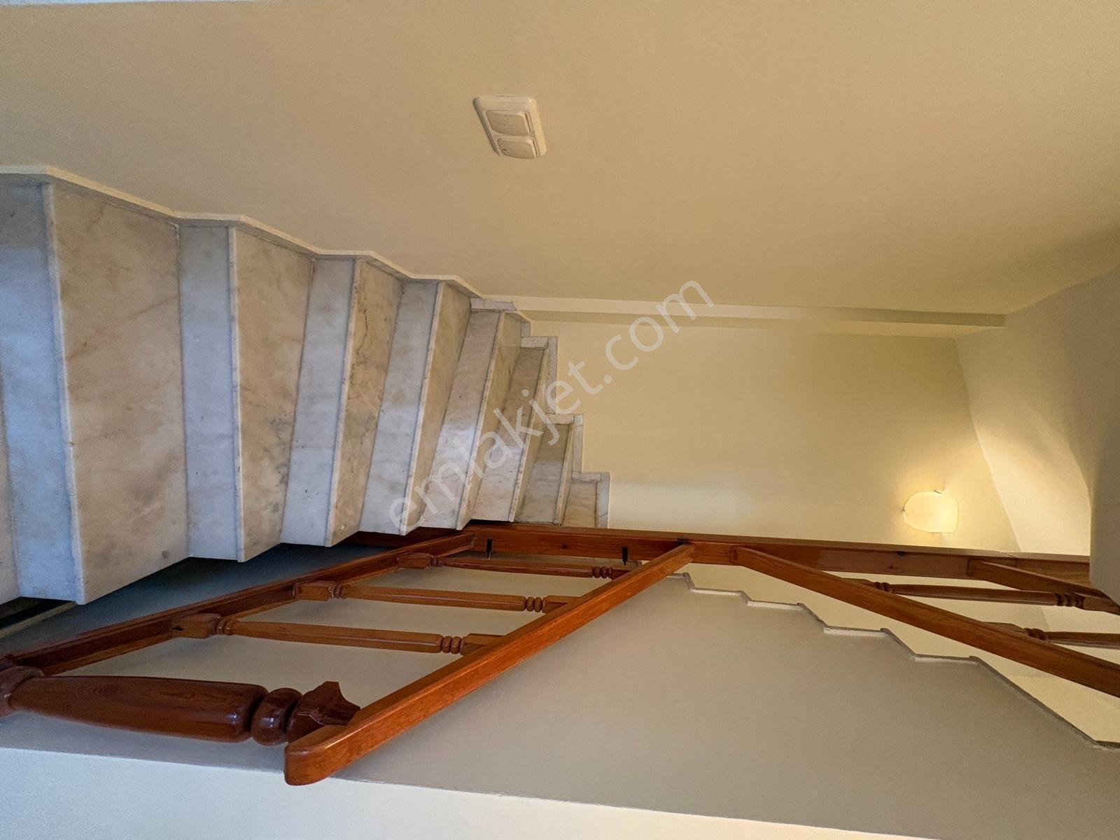 Kuşadası'nda Denize Yürüme Mesafesinde Satılık 4+1 Villa — fotoğraf 27