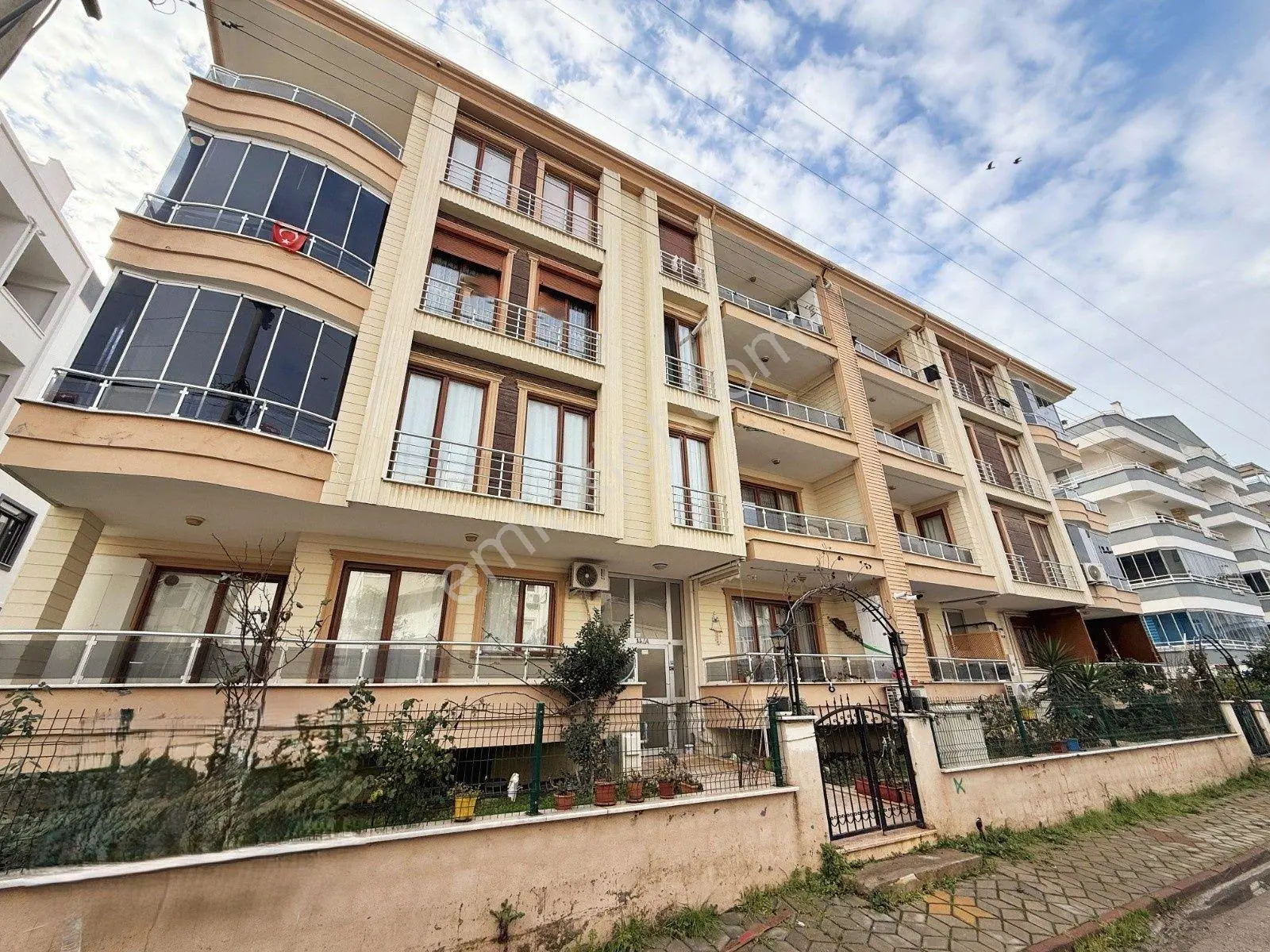 ▀Güç'Ten▀ Altınkum'Da Ön Cephe Ebeveynli Ara Kat Geniş 3+1 Daire