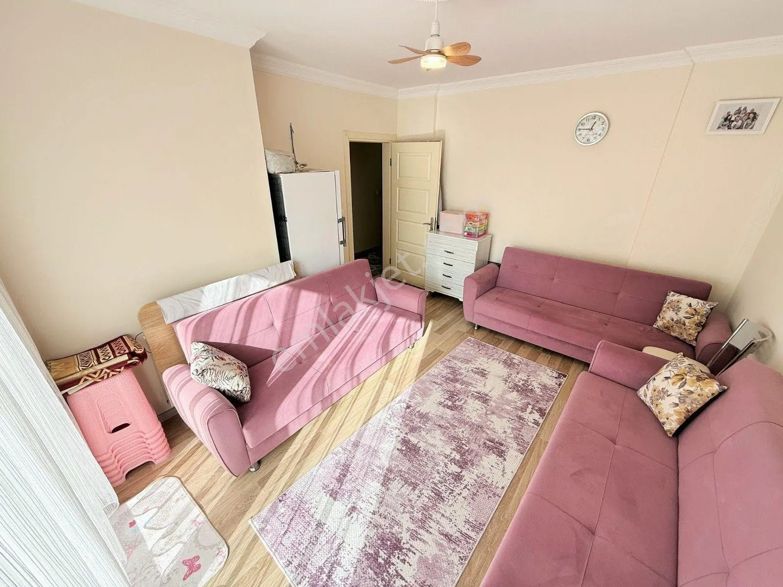 ▀güç'ten▀ Altınkum'da Ön Cephe Ebeveynli Ara Kat Geniş 3+1 Daire — fotoğraf 18