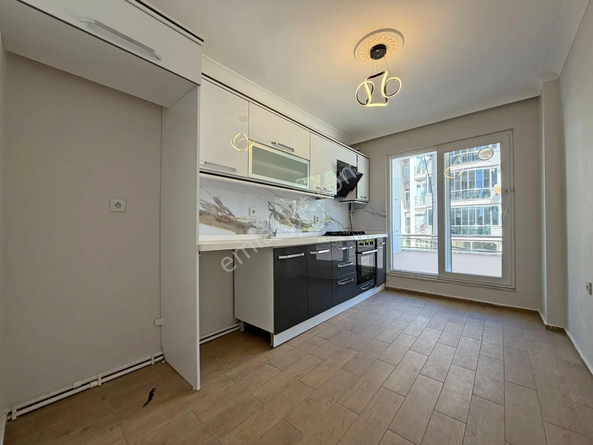 ▀ Güç'Ten İkizçay'Da Ara Kat Ebeveynli Modern Lüx Tasarımlı 2+1 Daire