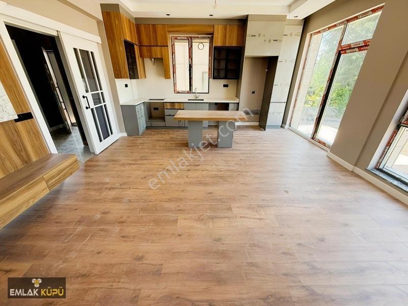 Bağlıca Mah.cadde Cepheye Çift Bahçeli 4+1 Satılık Villa — fotoğraf 3