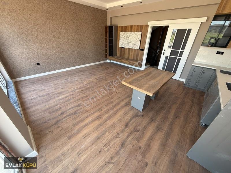 Bağlıca Mah.cadde Cepheye Çift Bahçeli 4+1 Satılık Villa — fotoğraf 5