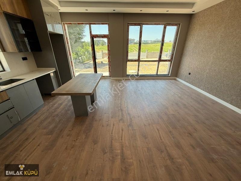 Bağlıca Mah.cadde Cepheye Çift Bahçeli 4+1 Satılık Villa — fotoğraf 6