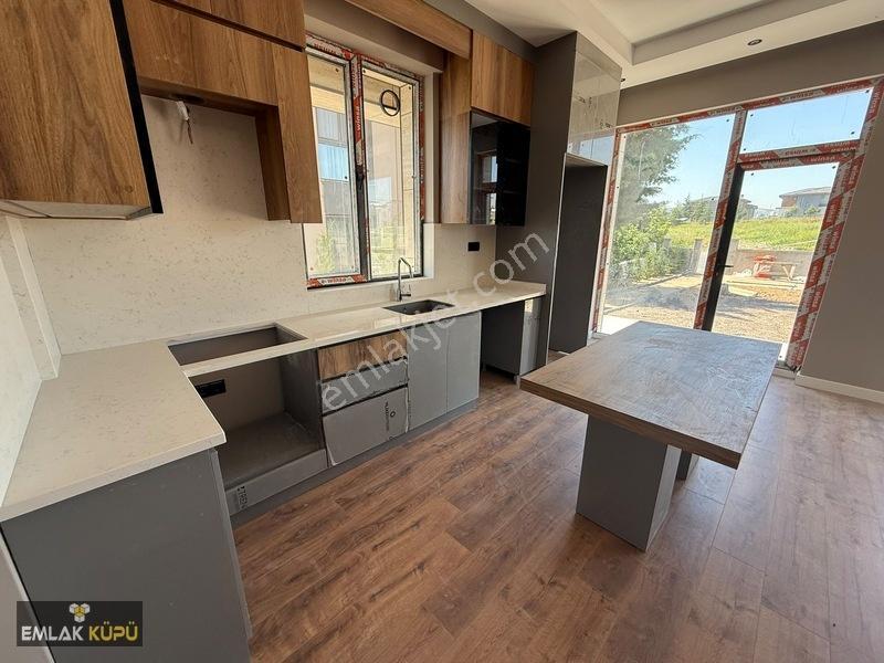 Bağlıca Mah.cadde Cepheye Çift Bahçeli 4+1 Satılık Villa — fotoğraf 7