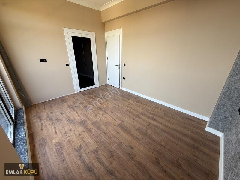 Bağlıca Mah.cadde Cepheye Çift Bahçeli 4+1 Satılık Villa — fotoğraf 17