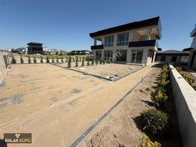 Bağlıca Mah.cadde Cepheye Çift Bahçeli 4+1 Satılık Villa — fotoğraf 30