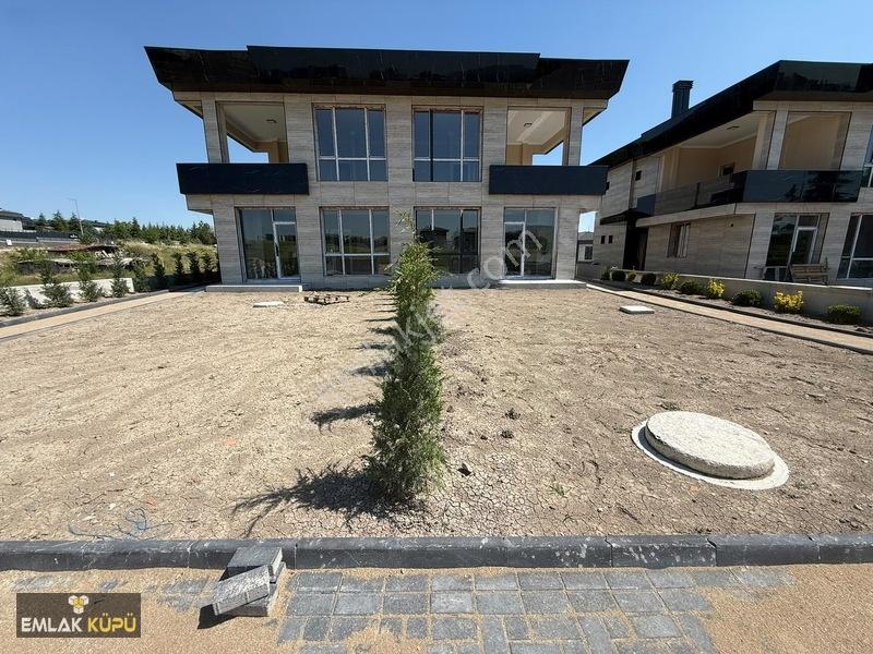 Bağlıca Mah.cadde Cepheye Çift Bahçeli 4+1 Satılık Villa — fotoğraf 32