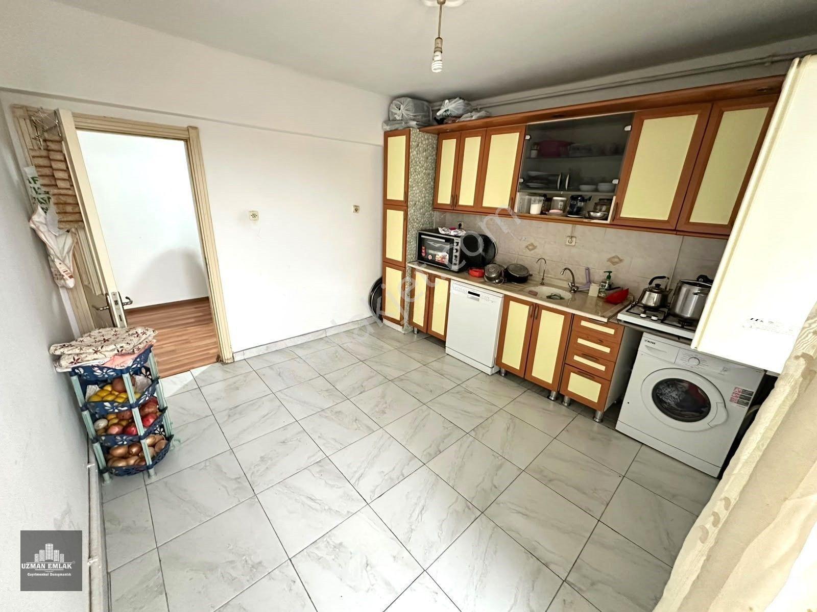 Uzman Emlak Ofisinden İncirli Mh.de Cadde Üzeri Manzaralı Geniş 3+1 Daire — fotoğraf 10