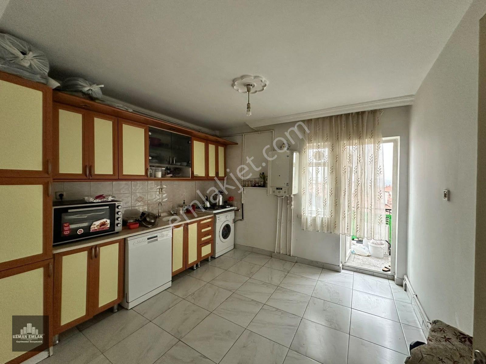 Uzman Emlak Ofisinden İncirli Mh.de Cadde Üzeri Manzaralı Geniş 3+1 Daire — fotoğraf 11