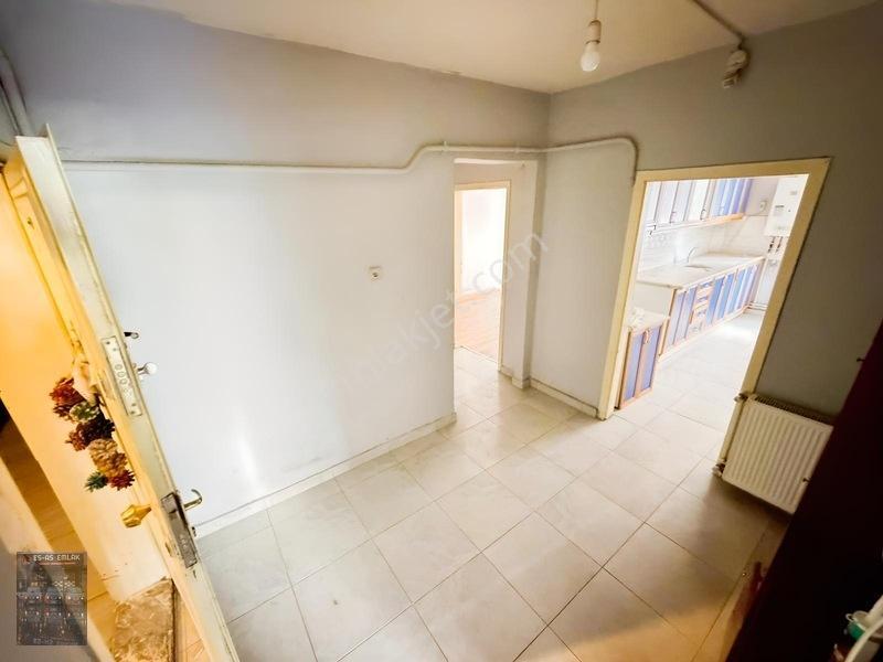 Es'as'tan İstasyon Mahallesinde 3+1 Okul Yakını Satılık Daire — fotoğraf 2