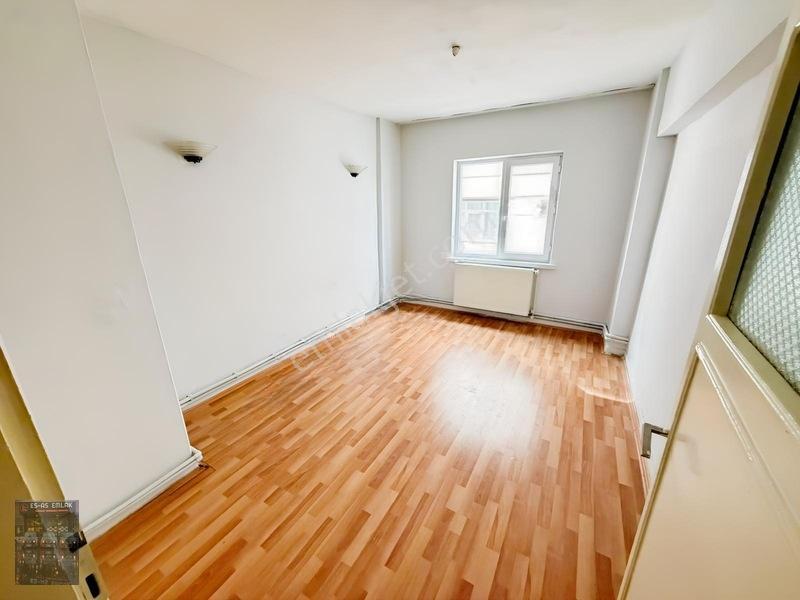 Es'as'tan İstasyon Mahallesinde 3+1 Okul Yakını Satılık Daire — fotoğraf 6