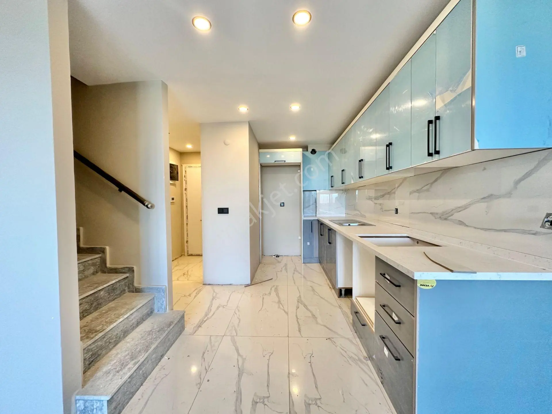 ꧁ay Emlaktan꧂akçay'da Kapalı Otoparklı Çift Asansörlü Denize Yakın Satılık 2+1 Dubleks Daire — fotoğraf 7
