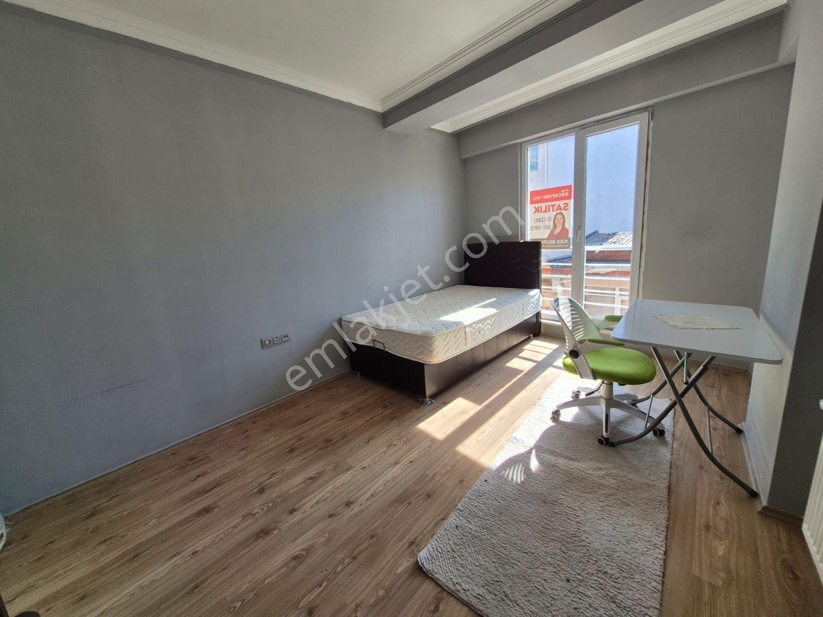 Çanakkale Barbaros Mahallesinde Merkezi Konumda Satılık 2+1 — fotoğraf 13