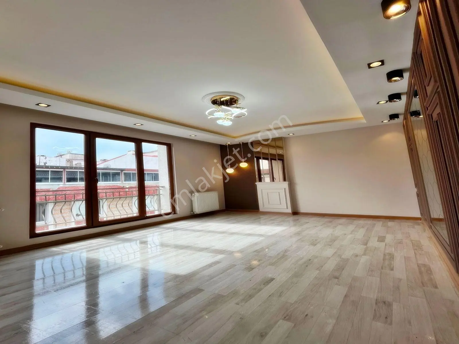 Esenyurt Mehterçeşme'de 2+1 Dekoratif Detaylı Satılık Daire — fotoğraf 2