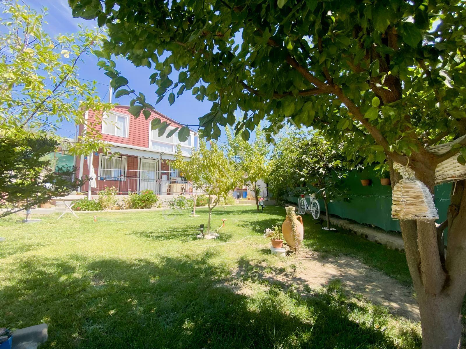 Kemalpaşa Satılık 310 M2 Tarla Ve Evi