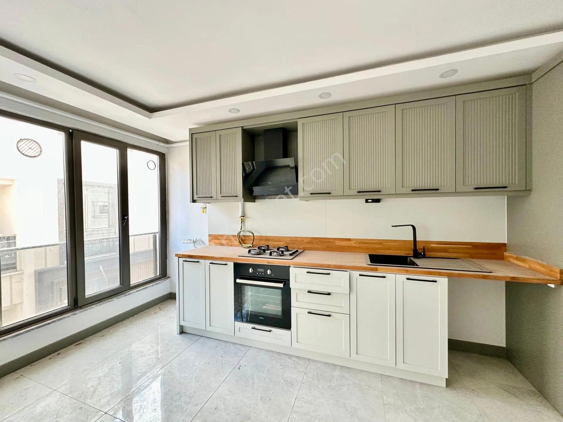 ꧁ay Emlaktan꧂akçay'da Muhteşem Konumlu Asansörlü Çift Banyolu Satılık 2+1 Şık Tasarım Dubleks Daire — fotoğraf 2