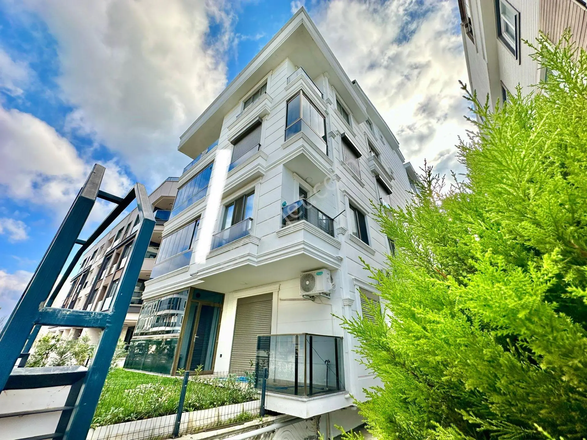 ꧁ay Emlaktan꧂akçay'da Muhteşem Konumlu Asansörlü Çift Banyolu Satılık 2+1 Şık Tasarım Dubleks Daire — fotoğraf 4