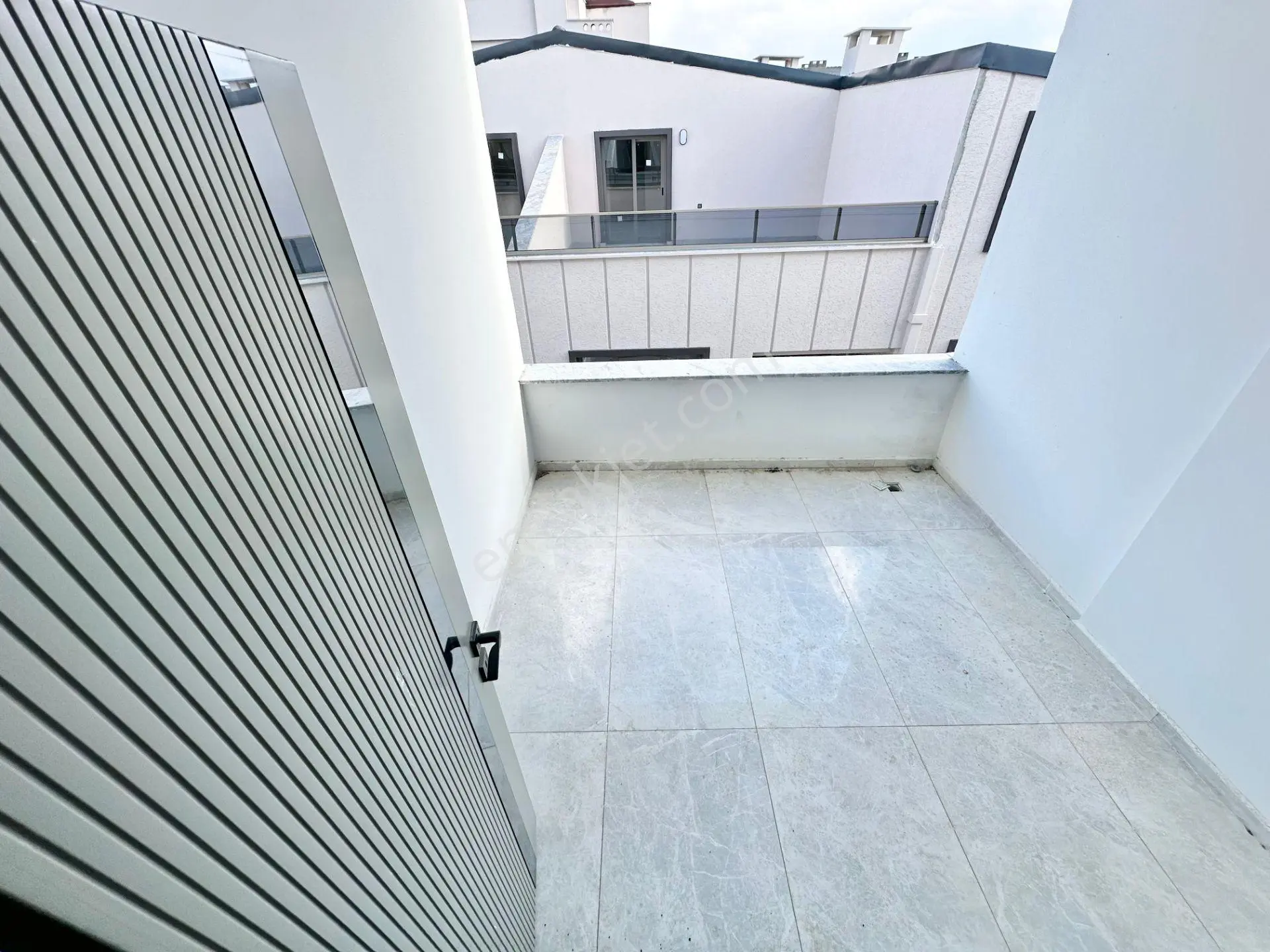꧁ay Emlaktan꧂akçay'da Muhteşem Konumlu Asansörlü Çift Banyolu Satılık 2+1 Şık Tasarım Dubleks Daire — fotoğraf 16
