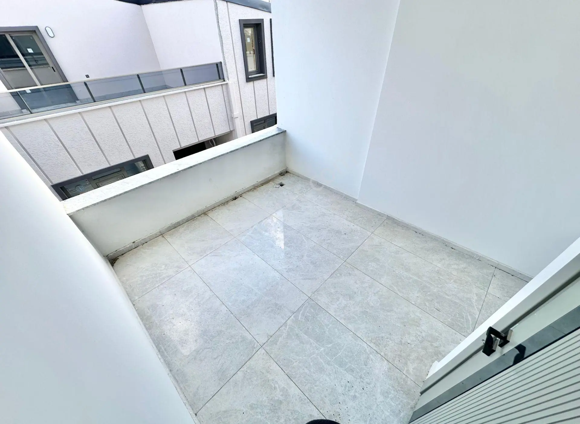 ꧁ay Emlaktan꧂akçay'da Muhteşem Konumlu Asansörlü Çift Banyolu Satılık 2+1 Şık Tasarım Dubleks Daire — fotoğraf 17