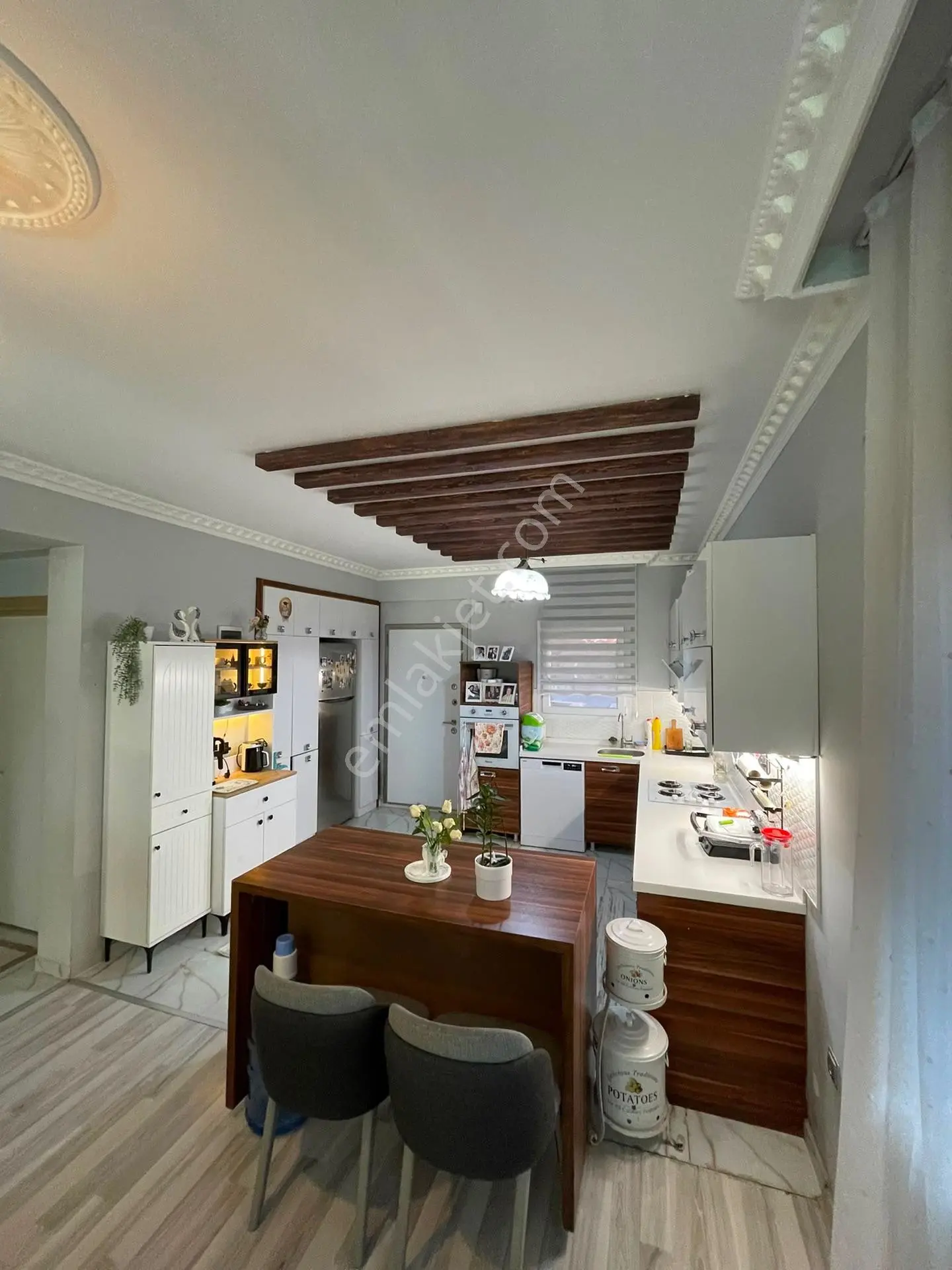 Havuzlu Sitede 2+1 Ara Kat Satılık Daire — fotoğraf 4