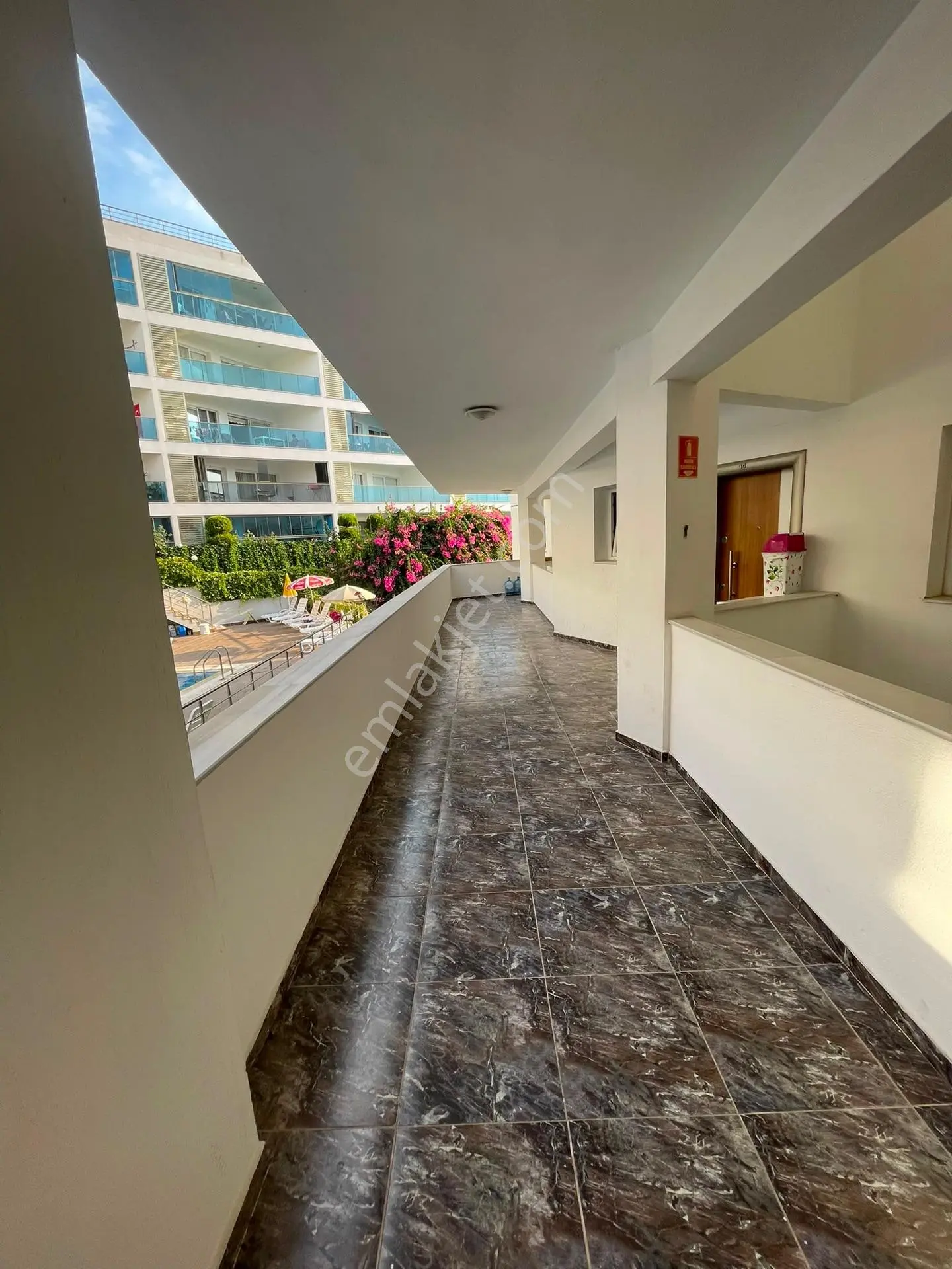 Havuzlu Sitede 2+1 Ara Kat Satılık Daire — fotoğraf 32