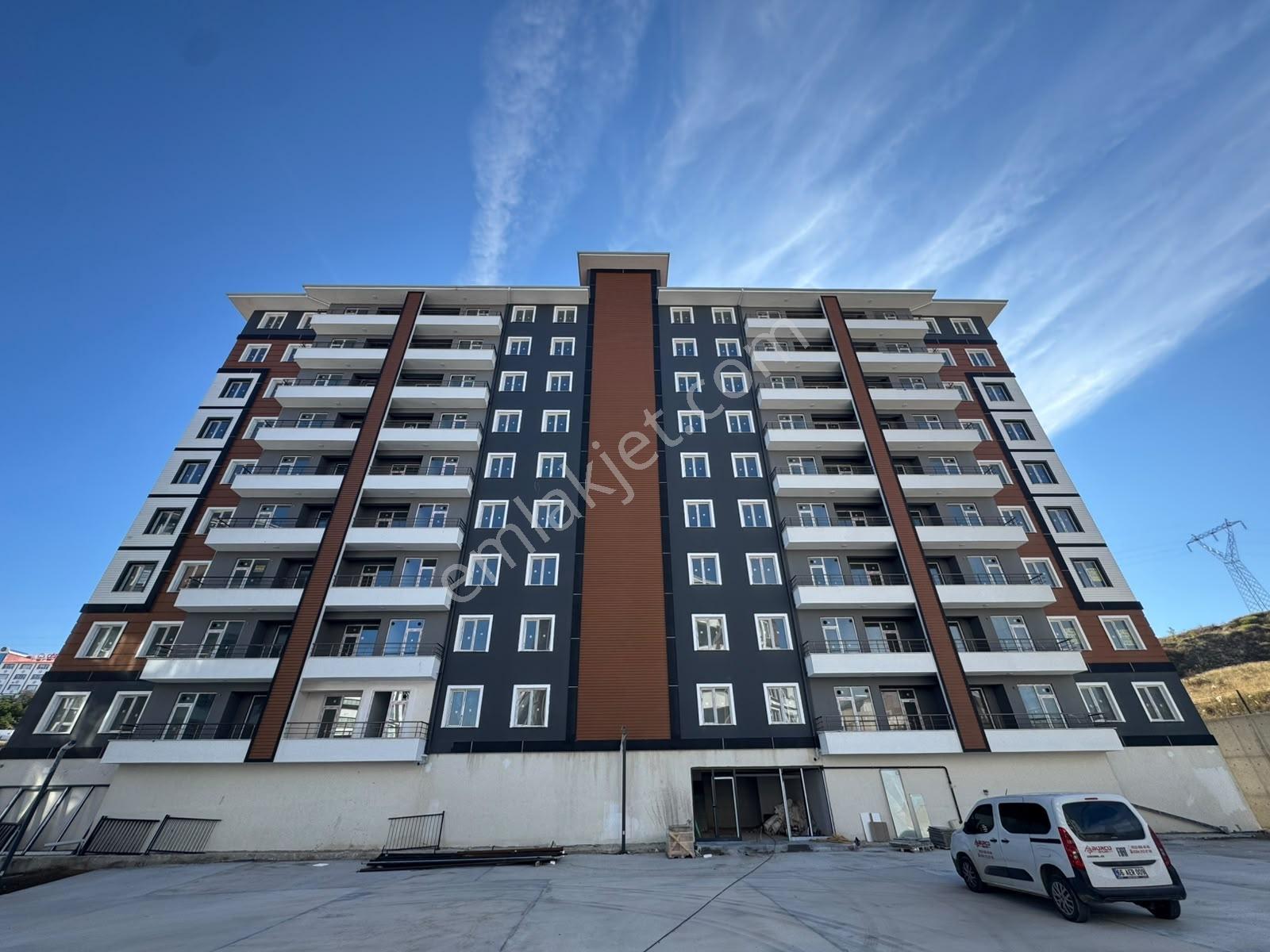 Üniversite Yolunda 3+0 Full Yapılı Daire --- Burcu Emlaktan