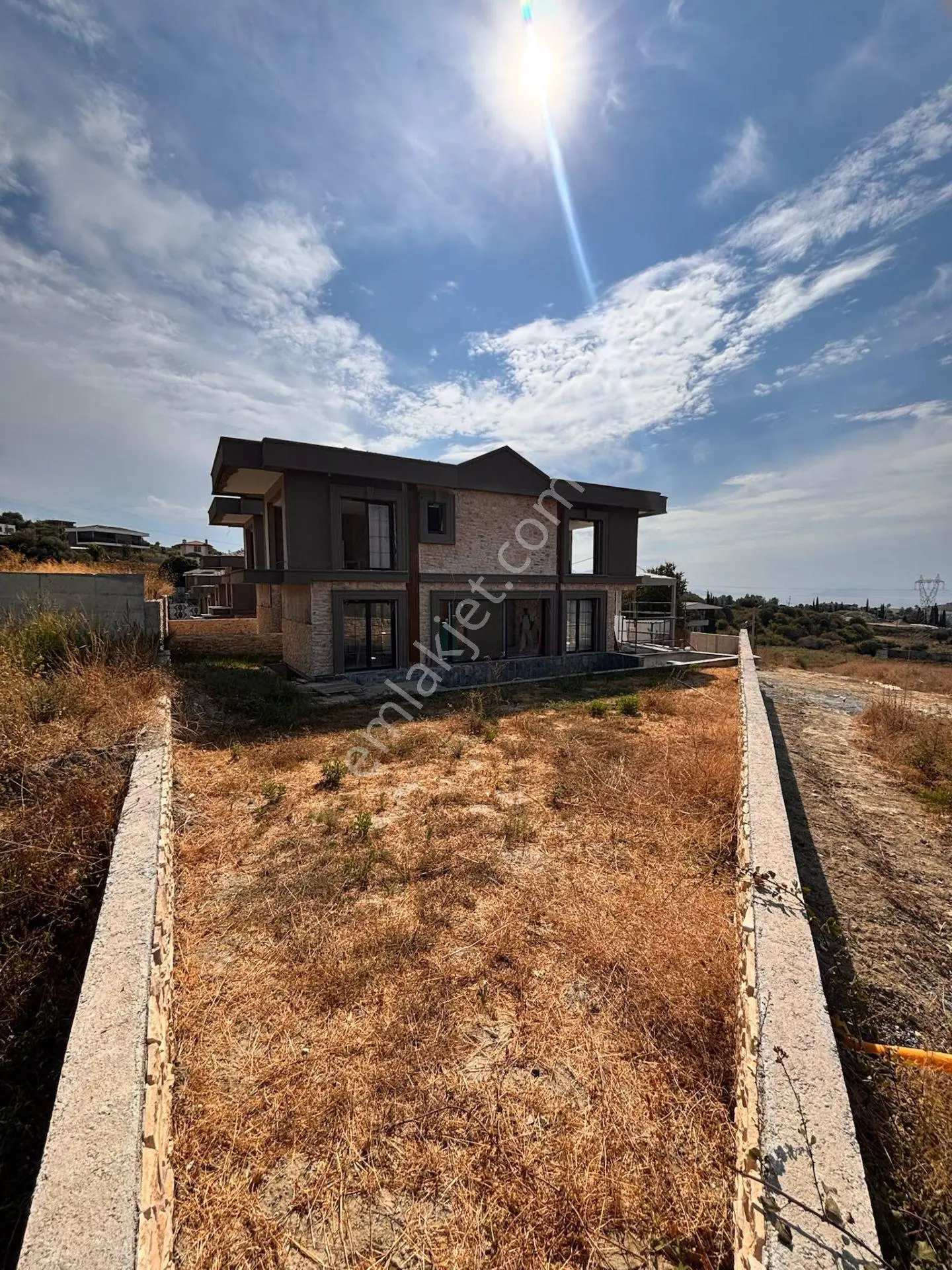 Kuşadası Yaylaköy'de Satılık Villa 4+1 Yaylaköy'de Satılık Villa. Full Deniz Man...