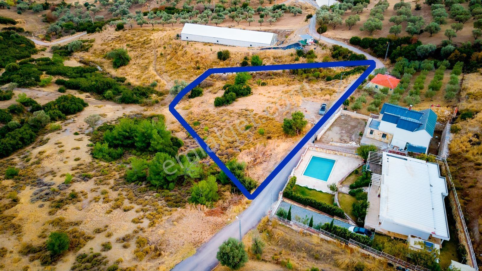 Foça Kocamehmetler'de Müstakil Tapulu Yola Cepheli Satılık Tarla — fotoğraf 11