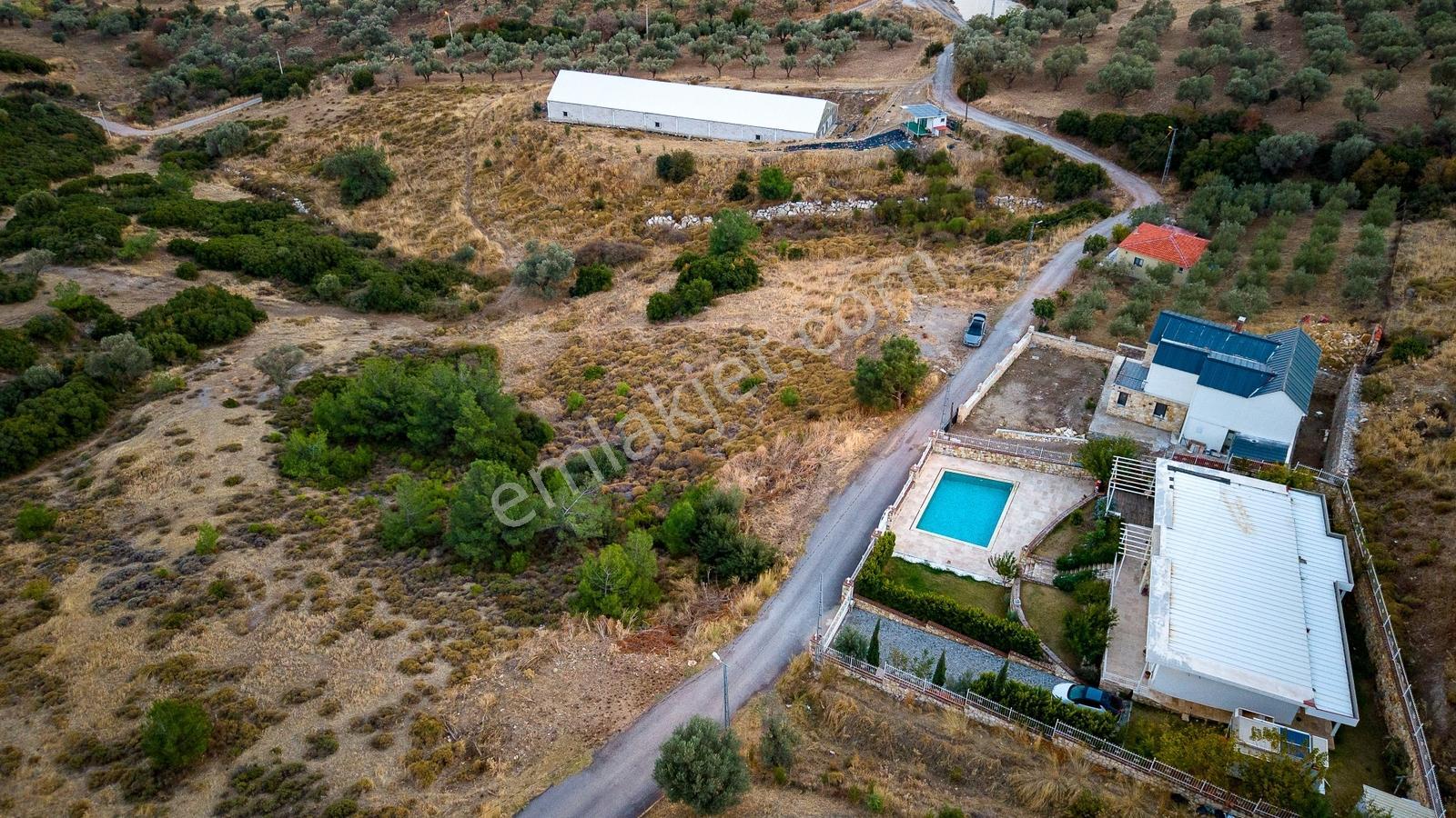 Foça Kocamehmetler'de Müstakil Tapulu Yola Cepheli Satılık Tarla — fotoğraf 12