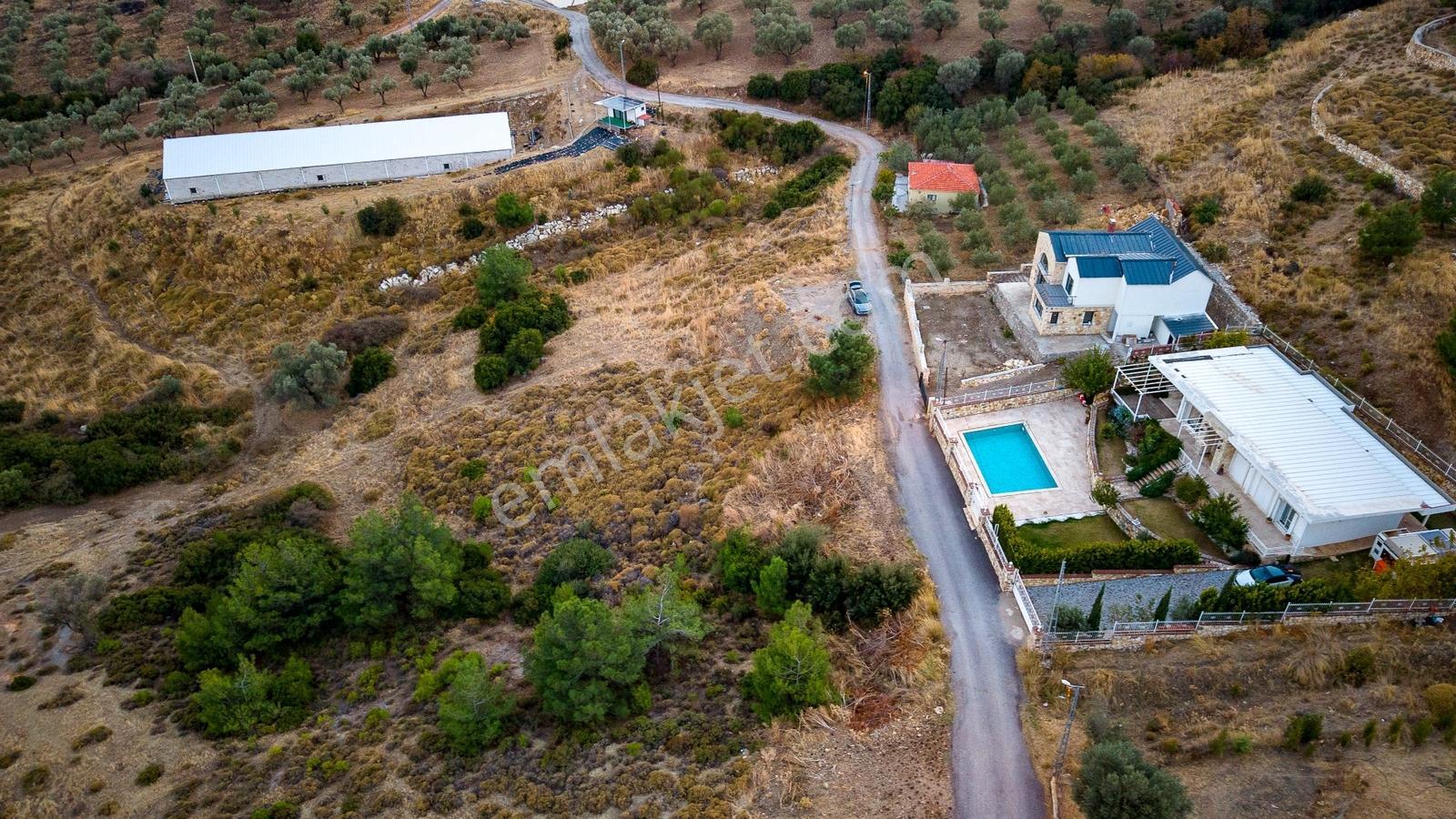 Foça Kocamehmetler'de Müstakil Tapulu Yola Cepheli Satılık Tarla — fotoğraf 14