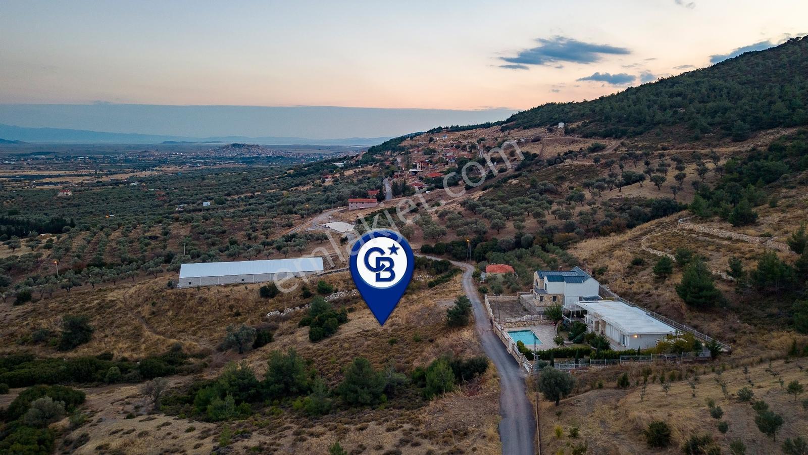Foça Kocamehmetler'de Müstakil Tapulu Yola Cepheli Satılık Tarla — fotoğraf 15