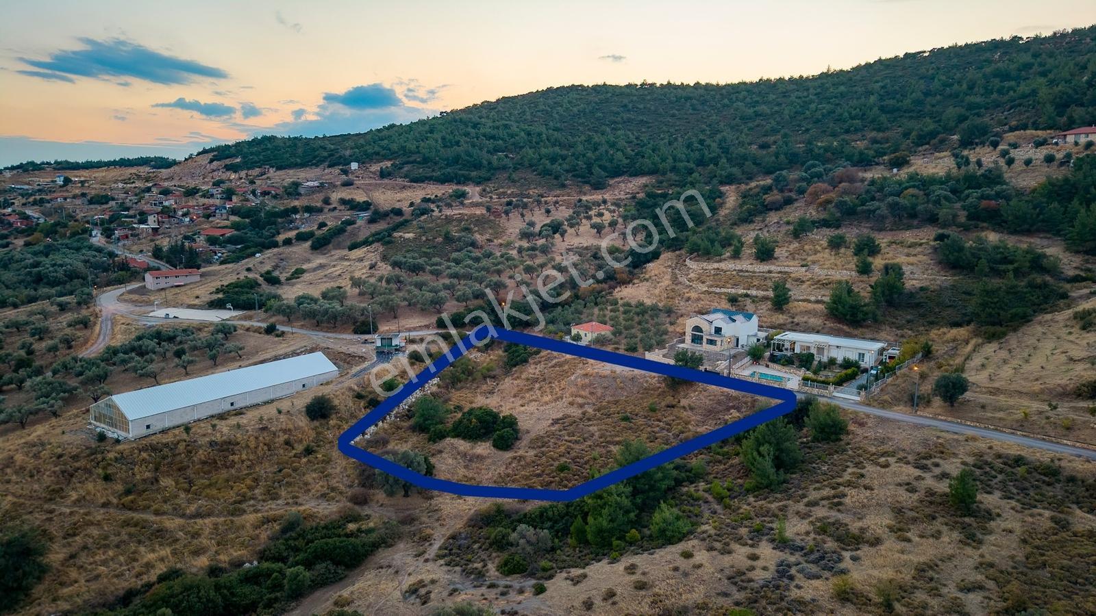 Foça Kocamehmetler'de Müstakil Tapulu Yola Cepheli Satılık Tarla — fotoğraf 17
