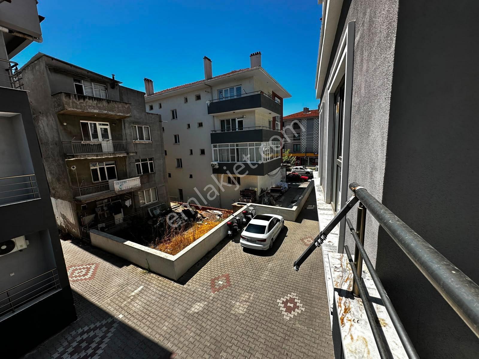 Remax Mid'den 100.yıl Teknik Lise Caddesi Üzerinde 2+1 Satılık Daire — fotoğraf 5